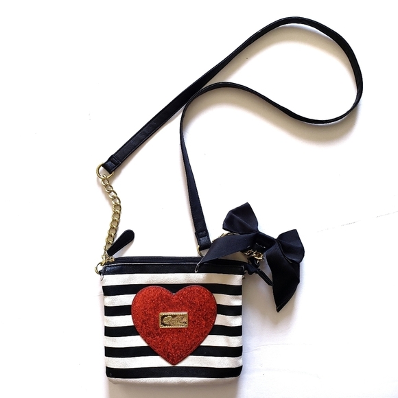 Betsey Johnson Luv Betsey Heart Crossbody Bag - Picture 1 of 8